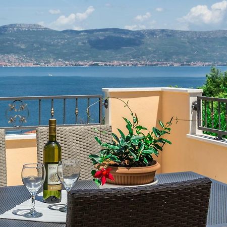 Apartment Leut With Spacious Terrace And Sea View Slatine Eksteriør bilde