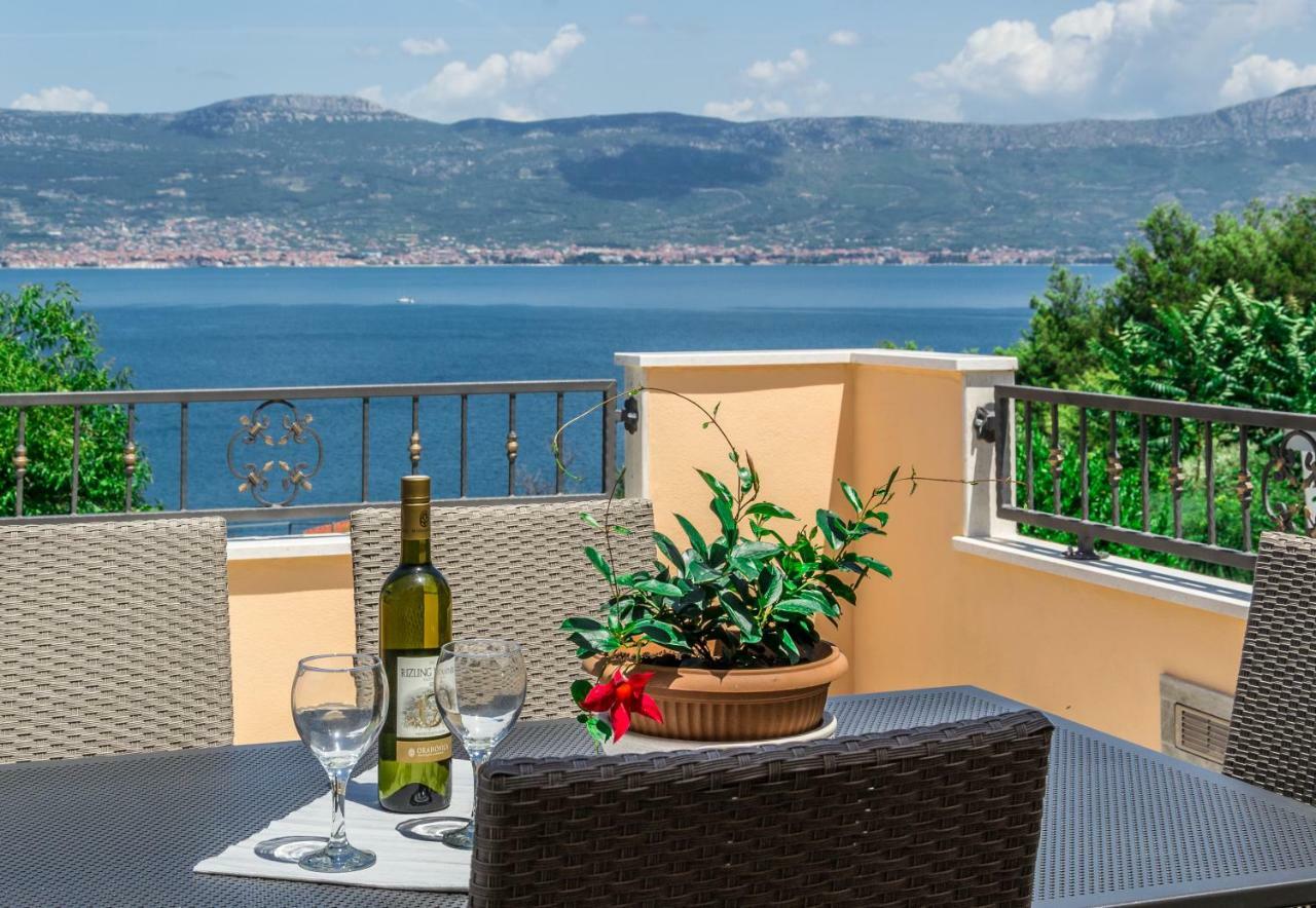 Apartment Leut With Spacious Terrace And Sea View Slatine Eksteriør bilde