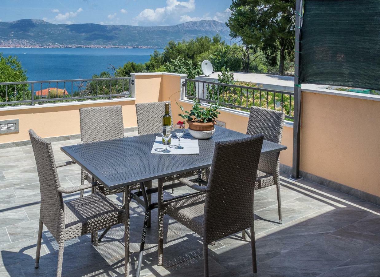 Apartment Leut With Spacious Terrace And Sea View Slatine Eksteriør bilde