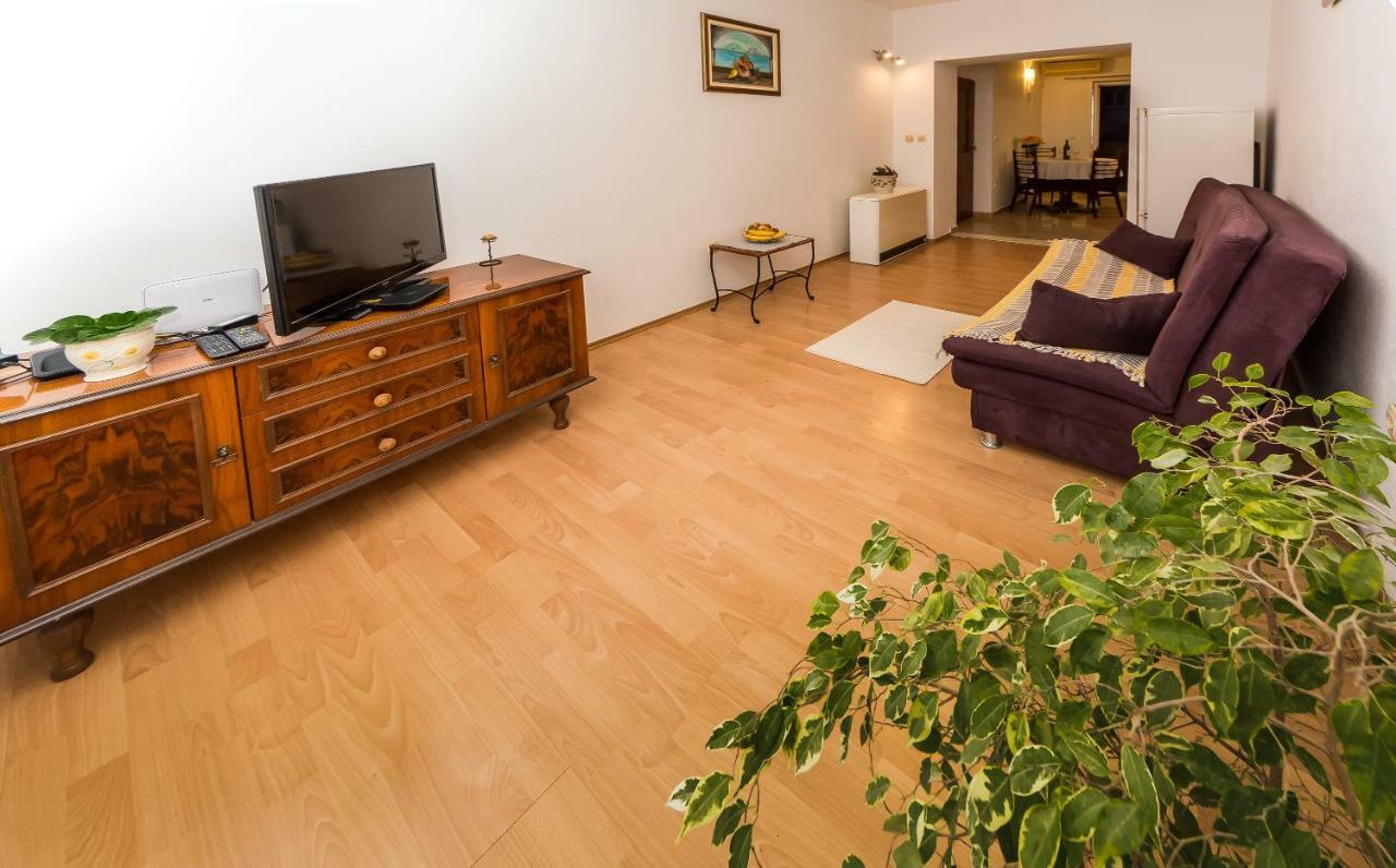 Apartment Leut With Spacious Terrace And Sea View Slatine Eksteriør bilde