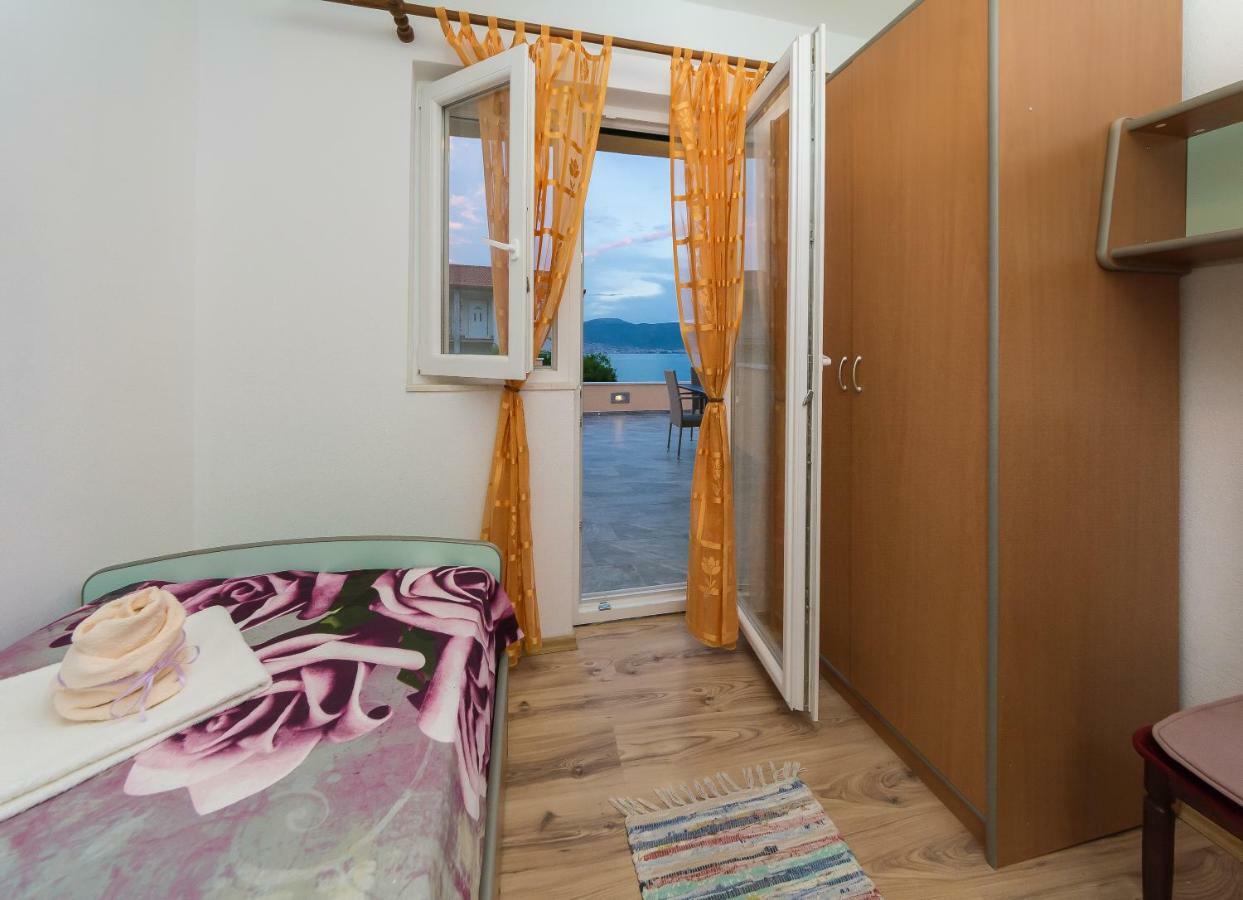 Apartment Leut With Spacious Terrace And Sea View Slatine Eksteriør bilde