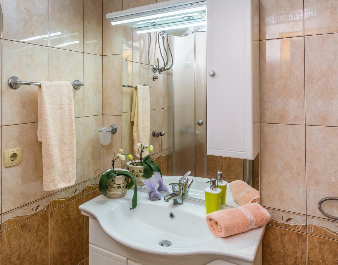 Apartment Leut With Spacious Terrace And Sea View Slatine Eksteriør bilde
