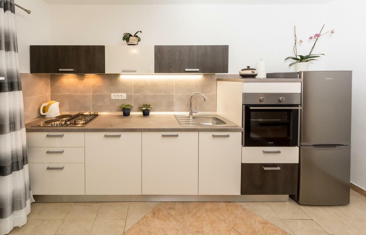 Apartment Leut With Spacious Terrace And Sea View Slatine Eksteriør bilde